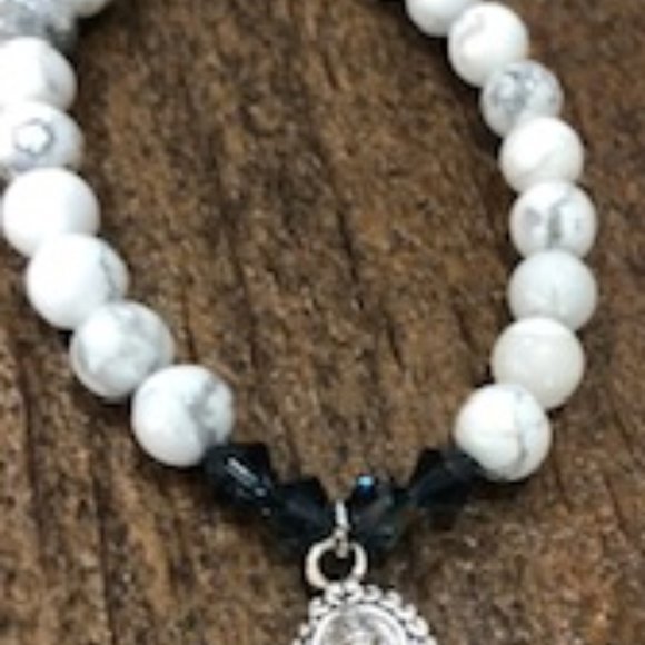 Howlite Bead Bracelet with Ganesha Charm - Picture 2 of 3
